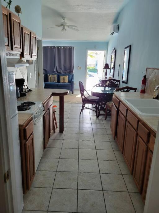 Beautiful Villa Just Steps Away From The Beach! George Town Exteriör bild